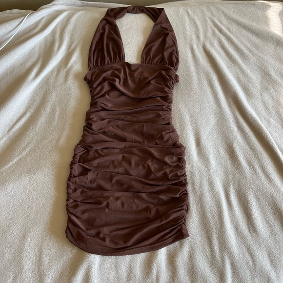 AU 10, US 6 - Beginning Boutique Brown Ruched Constance Mini Dress - Picture 4 of 8